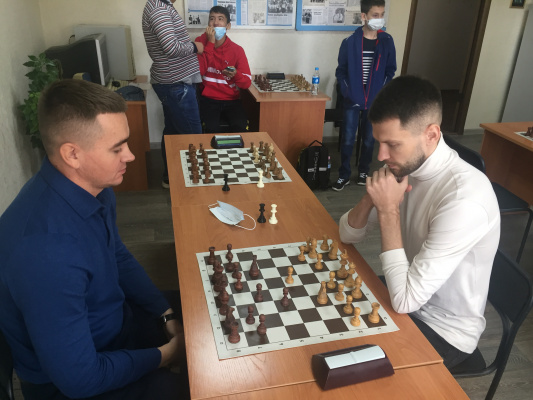 В поселке Новошахтинский отметили 35-летие шахматного кружка
