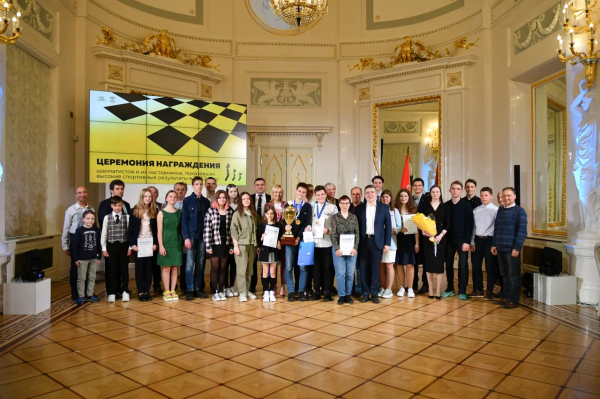 В петербургской «Академии талантов» наградили сильнейших юных шахматистов города и их наставников