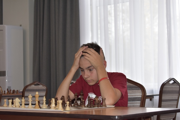 В соревнованиях сельских шахматистов пройден экватор турнира