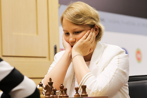 Александра Горячкина и Нана Дзагнидзе возглавили гонку на турнире претенденток