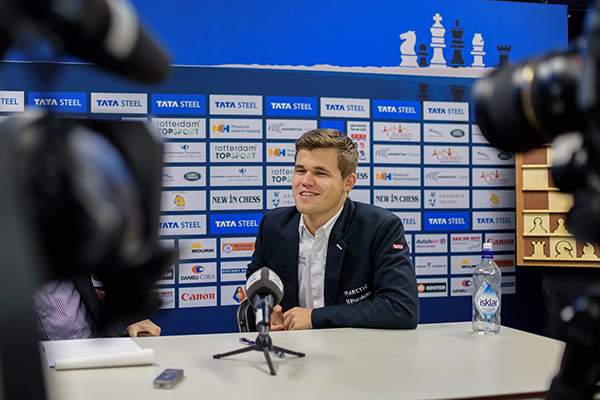 Магнус Карлсен выиграл главный турнир Tata Steel (фото А. Л'Ами)