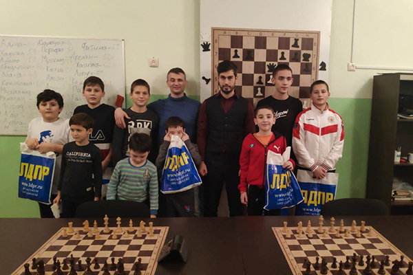 Юные шахматисты РСО-Алании и Дагестана провели товарищеский матч
