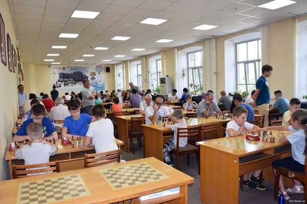 В Казани прошел блицтурнир, посвященный Дню шахмат