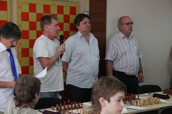 Открытие детского турнира (справа - главный арбитр Михаил Крюков и директор турнира Александр Ватлин)