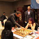 В партии Т. Абрахамян - Цзюй Вэньцзюнь символический первый ход сделал президент Азиатской шахматной федерации шейх Султан бин-Халифа