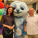 Сергей Рублевский с женой и мультяшным персонажем