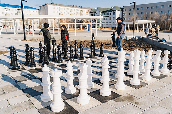 В поселке Жатай Республики Саха открыли уличную шахматную доску