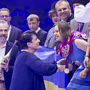 Нона Гаприндашвили поздравляет сборые Украины и вручает кубок своего имени