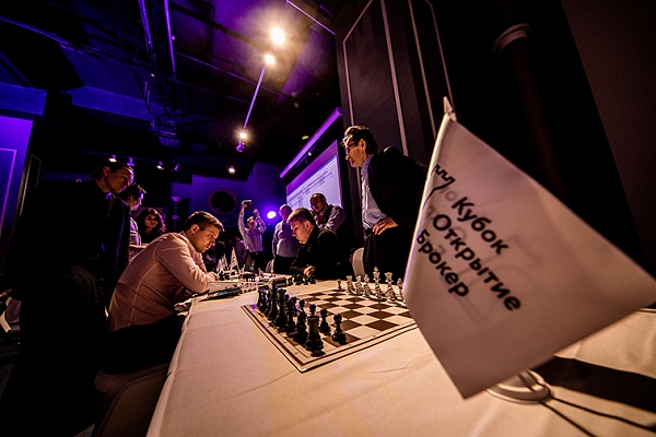 Сергей Карякин и Анатолий Карпов провели совместный сеанс на шахматном турнире "Открытие Брокер"
