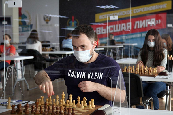 Максим Чигаев и Валентина Гунина сохраняют лидерство на Высшей лиге