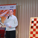 Главный судья, двукратный чемпион мира по композиции Александр Ажусин