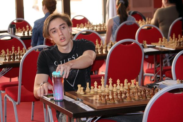 Interview with Daniil Dubov: My Father's Reaction to My Chess Career —  Eightify