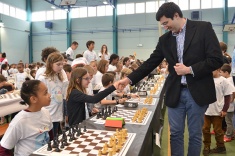 Vladimir Kramnik Conducts Simul In Geneva