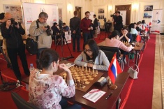 Китайские шахматисты сокращают отставание в матче с Россией