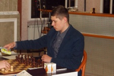 Максим Чигаев сохраняет первую строчку на турнире "Юные звезды мира"