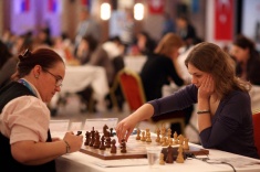 Анна Музычук выигрывает третью подряд