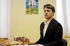 Владимир Федосеев сохраняет лидерство на турнире памяти Юрия Елисеева