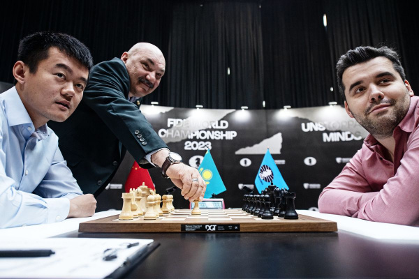 Ding Liren defeats Ian Nepomniachtchi with London system in world