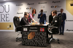Ян Непомнящий и Магнус Карлсен сыграли вничью третью партию матча в Дубае