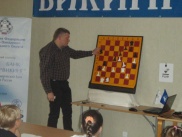 Алексей Широв ведет лекции на гроссмейстерской школе в "Ольгино"