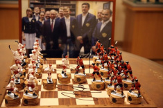 Президент РШФ Андрей Филатов подарил музею шахмат фотографию с автографом Владимира Путина