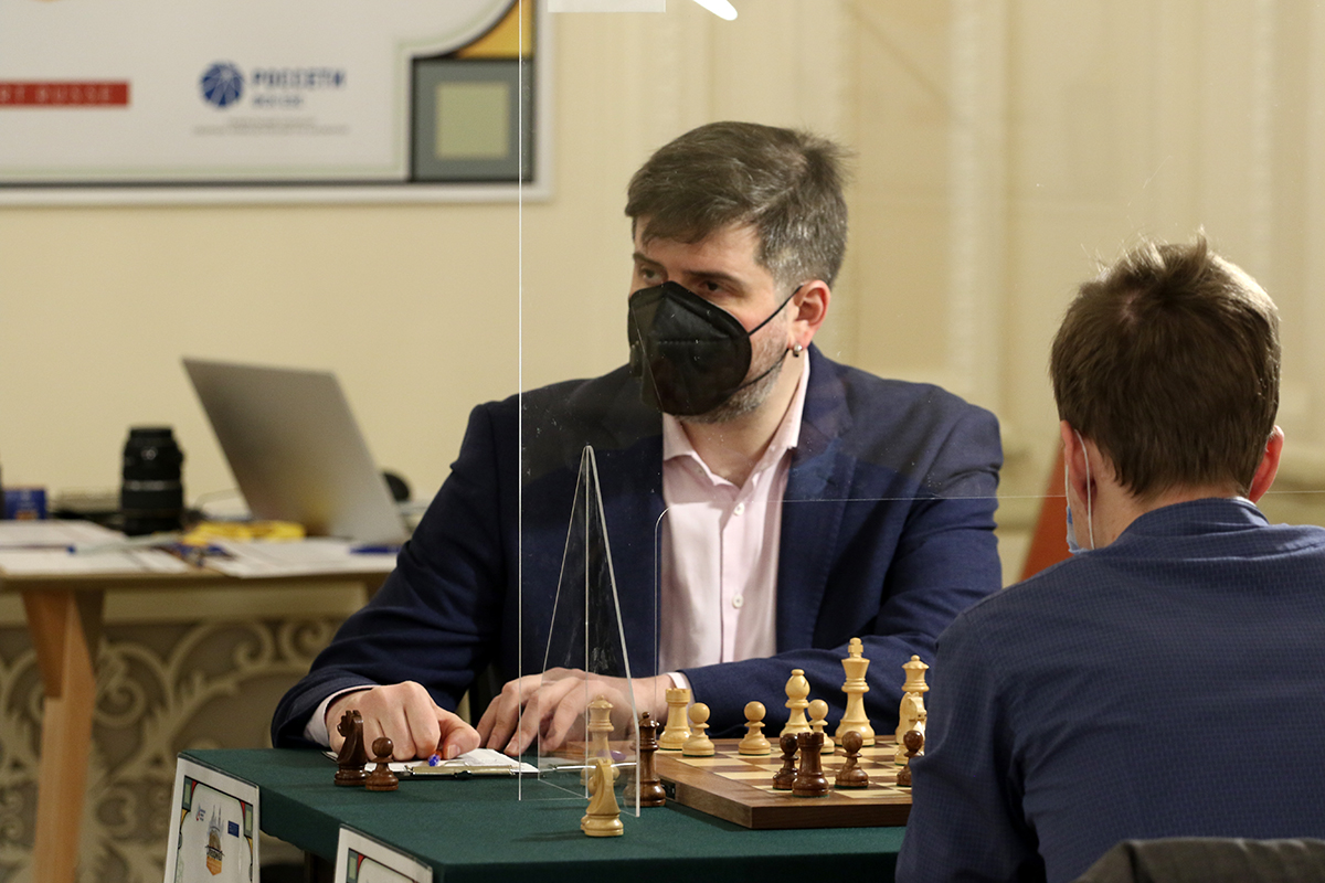 Karjakin denounces Nepomniachtchi & other Russian colleagues in fiery  social media post after Candidates : r/chess