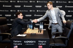 В матче Каруана - Карлсен после восьмой партии сохраняется равновесие