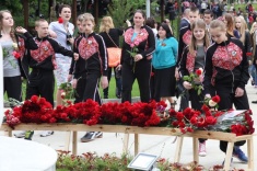 Участники Всероссийского турнира детских домов возложили цветы к монументу Победы