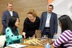 В Ханты-Мансийске сыграны первые партии чемпионата мира среди женщин