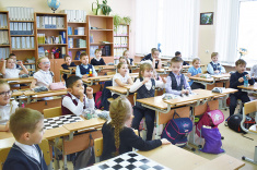 В Ханты-Мансийске провели шахматный урок для учеников начальных классов