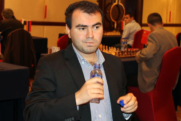Второй номер стартового листа Шахрияр Мамедьяров сыграл вничью с болгарином Петаром Дренчевым