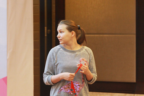 Валентина Гунина лидирует на блицтурнире в рамках Интеллектуальных игр (фото Гу Сяобин)