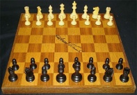 Шахматные фигуры, которыми игралась третья партия матча Спасский-Фишер,проданы за 76.000 долларов