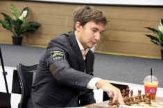 Сергей Карякин выигрывает в восьмом туре турнира претендентов