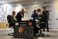 Ян Непомнящий и Магнус Карлсен сыграли вничью седьмую партию матча в Дубае