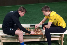 Андрей Есипенко сыграл в шахматы с Андреем Аршавиным