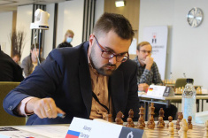 Russians Pursue Leader at European Championship