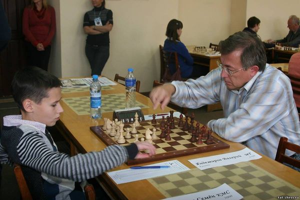 Гроссмейстер Валерий Яндемиров находится в группе преследования