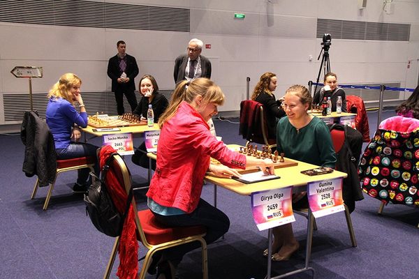 Valentina Gunina wins 2-0, eliminates Olga Girya