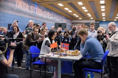 Магнус Карлсен догнал Василия Иванчука в главном турнире Tata Steel