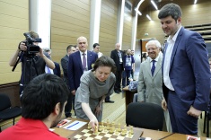 Губернатор Югры сделала первые ходы в российских матчах на чемпионате мира