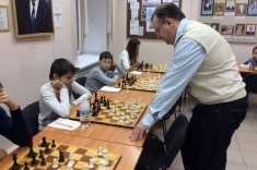 Grandmaster Pigusov Gives a Simul in Kemerovo