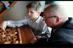 Во Владимире политики сыграли с детьми в шахматы