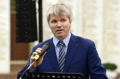 Russian Sports Minister Pavel Kolobkov Congratulates Chess Players