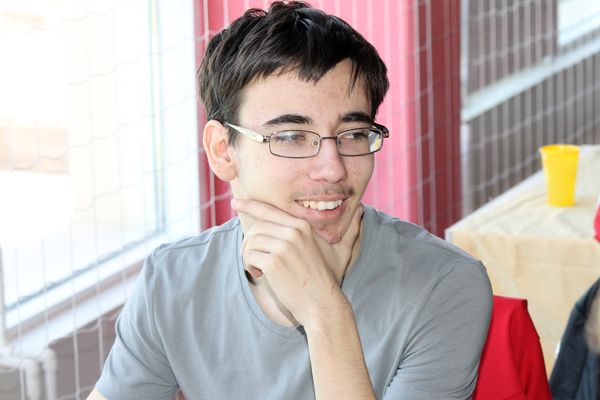 Юрий Елисеев играет в турнире юношей до 16 лет