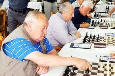 На чемпионате России среди ветеранов лидеры идут плотной группой