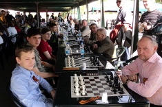 9 мая в Барнауле состоялся матч между ветеранами и школьниками