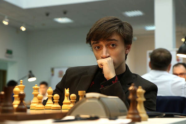 Daniil Dubov Catches Up With Leader at Superfinal