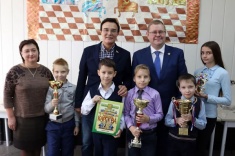 Депутат Госдумы Александр Максимов встретился с юными новокузнецкими шахматистами