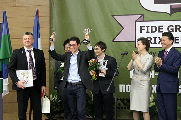 Фабиано Каруана, Хикару Накамура и Дмитрий Яковенко разделили победу в Ханты-Мансийске (фото В. Барского))
